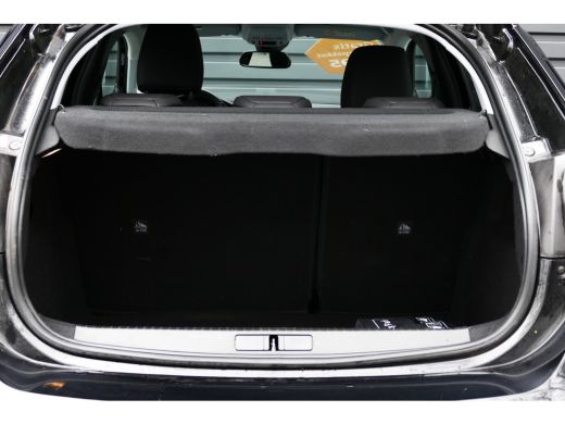 Opel Corsa Opel 1.2 TURBO 100PK 5-DRS ELEGANCE / NAVI / LED / PDC / CLIMA / 16"LMV / BLUETOOTH / CRUISECONTR... ActivLease financial lease