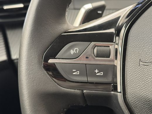 Peugeot 208 Peugeot 1.2 PureTech Allure AUTOMAAT! | 16''Lichtmetaal | Clima | Cruise | getint glas | Parkeers... ActivLease financial lease