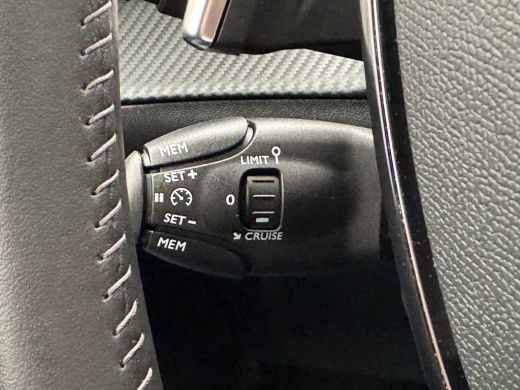 Peugeot 208 Peugeot 1.2 PureTech Allure AUTOMAAT! | 16''Lichtmetaal | Clima | Cruise | getint glas | Parkeers... ActivLease financial lease