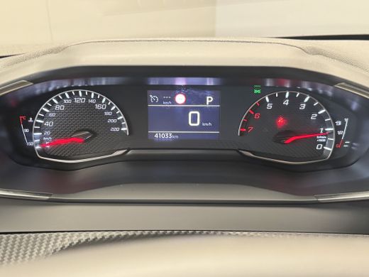 Peugeot 208 Peugeot 1.2 PureTech Allure AUTOMAAT! | 16''Lichtmetaal | Clima | Cruise | getint glas | Parkeers... ActivLease financial lease
