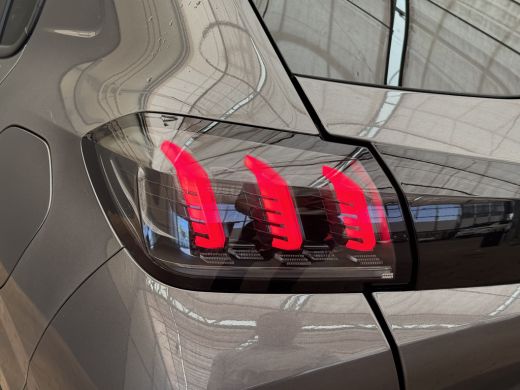 Peugeot 208 Peugeot 1.2 PureTech Allure AUTOMAAT! | 16''Lichtmetaal | Clima | Cruise | getint glas | Parkeers... ActivLease financial lease