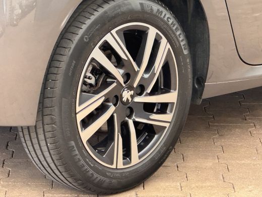 Peugeot 208 Peugeot 1.2 PureTech Allure AUTOMAAT! | 16''Lichtmetaal | Clima | Cruise | getint glas | Parkeers... ActivLease financial lease