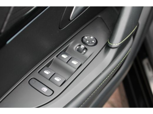 Peugeot 208 1.2 PureTech GT | Navigatie | Camera | Panoramadak | Apple carplay | 17 Inch | ActivLease financial lease