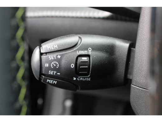 Peugeot 208 1.2 PureTech GT | Navigatie | Camera | Panoramadak | Apple carplay | 17 Inch | ActivLease financial lease