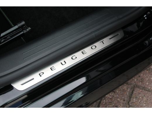 Peugeot 208 1.2 PureTech GT | Navigatie | Camera | Panoramadak | Apple carplay | 17 Inch | ActivLease financial lease
