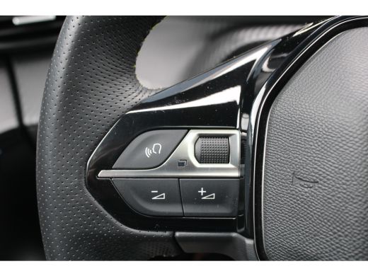Peugeot 208 Peugeot 1.2 PureTech GT | Navigatie | Camera | Panoramadak | Parelmoer | 39.000km | ActivLease financial lease