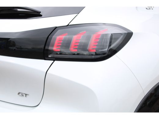 Peugeot 208 Peugeot 1.2 PureTech GT | Navigatie | Camera | Panoramadak | Parelmoer | 39.000km | ActivLease financial lease