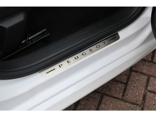 Peugeot 208 Peugeot 1.2 PureTech GT | Navigatie | Camera | Panoramadak | Parelmoer | 39.000km | ActivLease financial lease