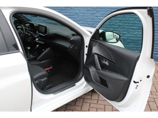 Peugeot 208 Peugeot 1.2 PureTech GT | Navigatie | Camera | Panoramadak | Parelmoer | 39.000km | ActivLease financial lease