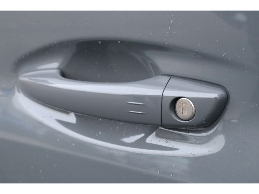 Peugeot 208 Peugeot HYBRID 100PK GT PACK AUTOMAAT / NAVI / LEDER / CLIMA / PDC / 17" LMV / CAMERA / KEYLESS /... ActivLease financial lease