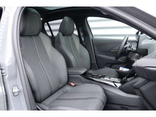 Peugeot 208 Peugeot HYBRID 100PK GT PACK AUTOMAAT / NAVI / LEDER / CLIMA / PDC / 17" LMV / CAMERA / KEYLESS /... ActivLease financial lease