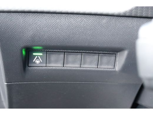 Peugeot 208 Peugeot HYBRID 100PK GT PACK AUTOMAAT / NAVI / LEDER / CLIMA / PDC / 17" LMV / CAMERA / KEYLESS /... ActivLease financial lease