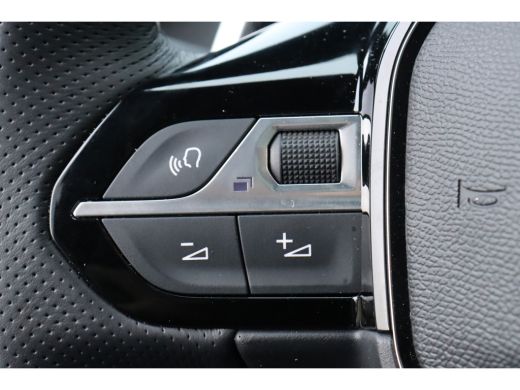 Peugeot 208 Peugeot HYBRID 100PK GT PACK AUTOMAAT / NAVI / LEDER / CLIMA / PDC / 17" LMV / CAMERA / KEYLESS /... ActivLease financial lease