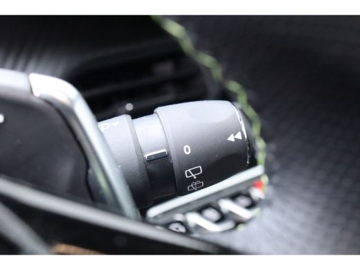 Peugeot 208 Peugeot HYBRID 100PK GT PACK AUTOMAAT / NAVI / LEDER / CLIMA / PDC / 17" LMV / CAMERA / KEYLESS /... ActivLease financial lease