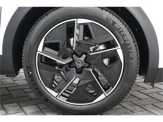 Peugeot 408 Peugeot 1.2 HYBRID 136PK GT AUTOMAAT / NAVI / LEDER / LED / PDC / 19" LMV / CAMERA / KEYLESS / AL... ActivLease financial lease