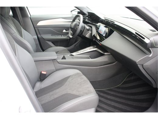 Peugeot 408 Peugeot 1.2 HYBRID 136PK GT AUTOMAAT / NAVI / LEDER / LED / PDC / 19" LMV / CAMERA / KEYLESS / AL... ActivLease financial lease