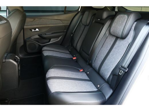 Peugeot 408 1.2 PURETECH 130PK ALLURE PACK AUTOMAAT / NAVI / CLIMA / PDC / 19"LMV / CAMERA / KEYLESS / FULL-L... ActivLease financial lease