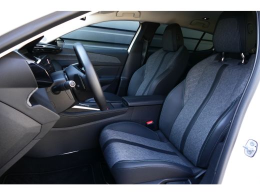 Peugeot 408 1.2 PURETECH 130PK ALLURE PACK AUTOMAAT / NAVI / CLIMA / PDC / 19"LMV / CAMERA / KEYLESS / FULL-L... ActivLease financial lease