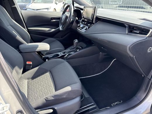 Toyota Corolla 1.8 Hybrid Style Bi-Tone | Navigatie | Apple CarPlay/Android auto | Achteruitrijcamera ActivLease financial lease