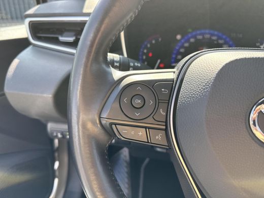 Toyota Corolla 1.8 Hybrid Style Bi-Tone | Navigatie | Apple CarPlay/Android auto | Achteruitrijcamera ActivLease financial lease