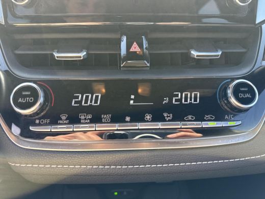 Toyota Corolla 1.8 Hybrid Style Bi-Tone | Navigatie | Apple CarPlay/Android auto | Achteruitrijcamera ActivLease financial lease