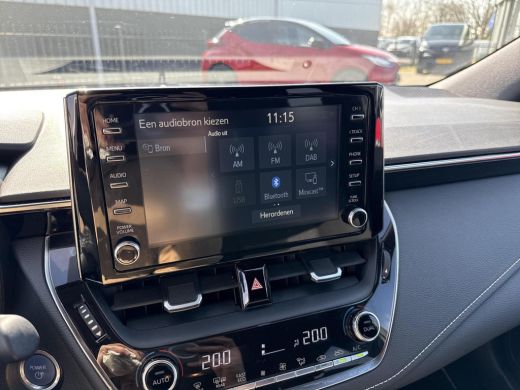 Toyota Corolla 1.8 Hybrid Style Bi-Tone | Navigatie | Apple CarPlay/Android auto | Achteruitrijcamera ActivLease financial lease