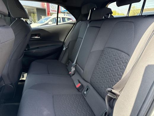 Toyota Corolla 1.8 Hybrid Style Bi-Tone | Navigatie | Apple CarPlay/Android auto | Achteruitrijcamera ActivLease financial lease