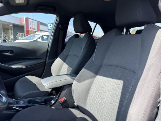 Toyota Corolla 1.8 Hybrid Style Bi-Tone | Navigatie | Apple CarPlay/Android auto | Achteruitrijcamera ActivLease financial lease