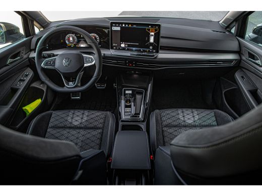 Volkswagen GOLF Variant Volkswagen R-Line Edition Inclusief €2000,- inruilvoordeel || 'App-Connect' draadloze smartphone ... ActivLease financial lease