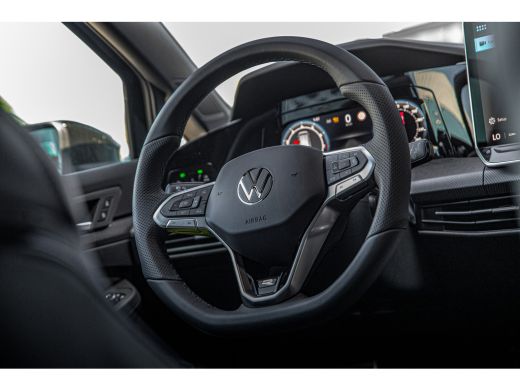 Volkswagen GOLF Variant Volkswagen R-Line Edition Inclusief €2000,- inruilvoordeel || 'App-Connect' draadloze smartphone ... ActivLease financial lease