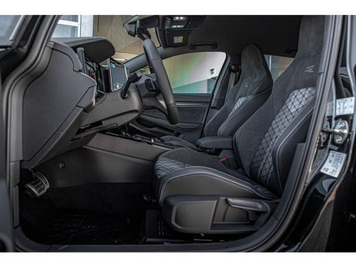 Volkswagen GOLF Variant Volkswagen R-Line Edition Inclusief €2000,- inruilvoordeel || 'App-Connect' draadloze smartphone ... ActivLease financial lease