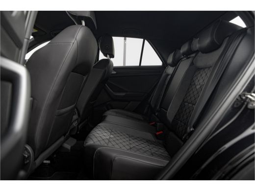 Volkswagen T-Roc 1.5 TSI R-Line 150pk Automaat | Camera | Carplay | Naviagtie | Cockpit Pro ActivLease financial lease