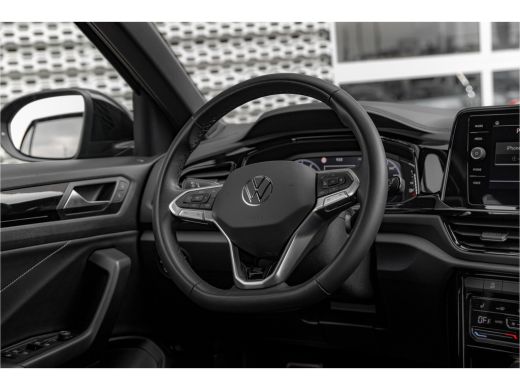 Volkswagen T-Roc 1.5 TSI R-Line 150pk Automaat | Camera | Carplay | Naviagtie | Cockpit Pro ActivLease financial lease