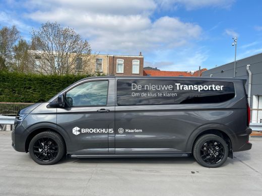 Volkswagen Transporter 2.0 TDI L2H1 30 Bulli | ACC | Apple Carplay | Navigatie | Stoel verwarming | Trekhaak | Sport pak... ActivLease financial lease