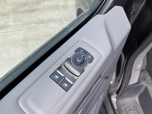 Volkswagen Transporter 2.0 TDI L2H1 30 Bulli | ACC | Apple Carplay | Navigatie | Stoel verwarming | Trekhaak | Sport pak... ActivLease financial lease