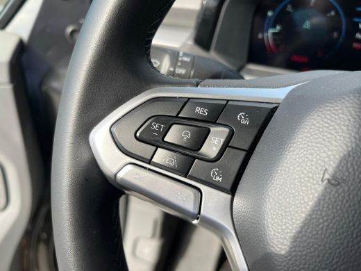 Volkswagen Transporter 2.0 TDI L2H1 30 Bulli | ACC | Apple Carplay | Navigatie | Stoel verwarming | Trekhaak | Sport pak... ActivLease financial lease