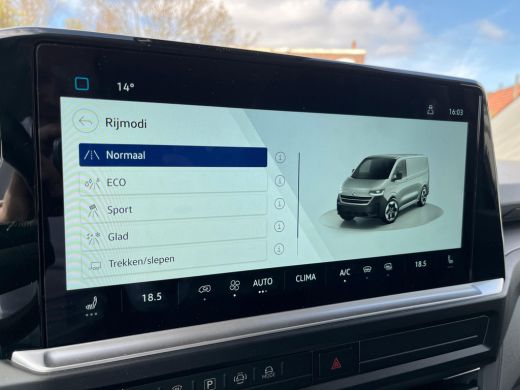 Volkswagen Transporter 2.0 TDI L2H1 30 Bulli | ACC | Apple Carplay | Navigatie | Stoel verwarming | Trekhaak | Sport pak... ActivLease financial lease