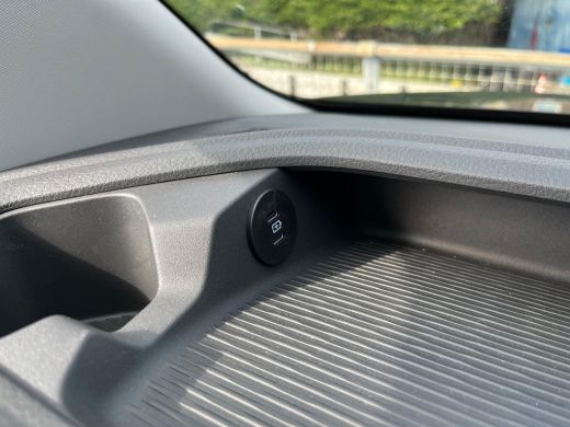 Volkswagen Transporter 2.0 TDI L2H1 30 Bulli | ACC | Apple Carplay | Navigatie | Stoel verwarming | Trekhaak | Sport pak... ActivLease financial lease