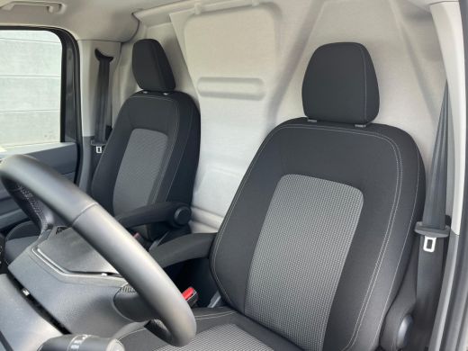 Volkswagen Transporter 2.0 TDI L2H1 30 Bulli | ACC | Apple Carplay | Navigatie | Stoel verwarming | Trekhaak | Sport pak... ActivLease financial lease