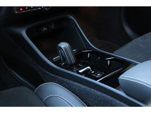 Volvo  XC40 1.5 T4 Recharge R-Design | Trekhaak | 360 Camera | Harman/Kardon | Panoramadak | Adaptive Cruise ActivLease financial lease
