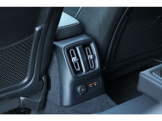 Volvo  XC40 1.5 T4 Recharge R-Design | Trekhaak | 360 Camera | Harman/Kardon | Panoramadak | Adaptive Cruise ActivLease financial lease