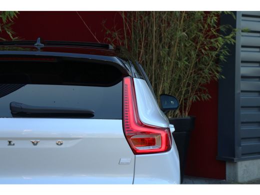 Volvo  XC40 1.5 T4 Recharge R-Design | Trekhaak | 360 Camera | Harman/Kardon | Panoramadak | Adaptive Cruise ActivLease financial lease