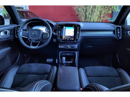 Volvo  XC40 1.5 T4 Recharge R-Design | Trekhaak | 360 Camera | Harman/Kardon | Panoramadak | Adaptive Cruise ActivLease financial lease