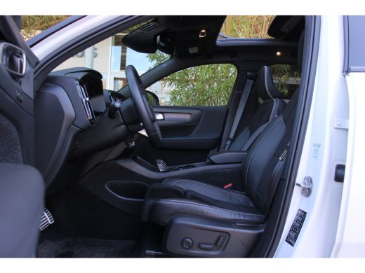 Volvo  XC40 1.5 T4 Recharge R-Design | Trekhaak | 360 Camera | Harman/Kardon | Panoramadak | Adaptive Cruise ActivLease financial lease