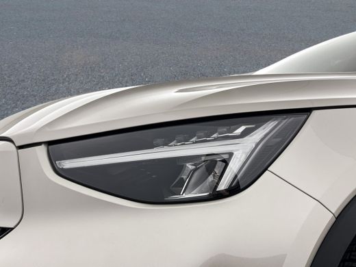 Volvo  XC40 Single Motor Extended Range Plus 82 kWh | 20" | Microtech / Nubuck bekleding | Getint glas ActivLease financial lease