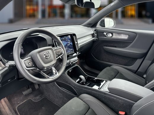 Volvo  XC40 Single Motor Extended Range Plus 82 kWh | 20" | Microtech / Nubuck bekleding | Getint glas ActivLease financial lease