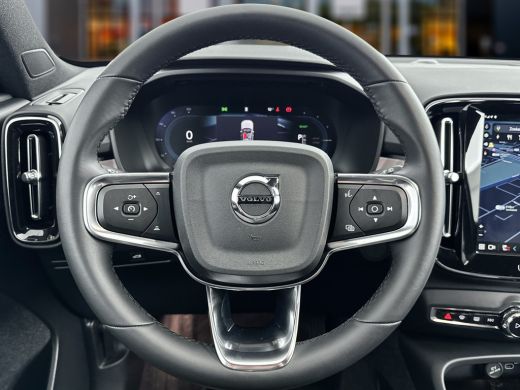 Volvo  XC40 Single Motor Extended Range Plus 82 kWh | 20" | Microtech / Nubuck bekleding | Getint glas ActivLease financial lease