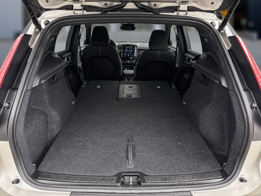 Volvo  XC40 Single Motor Extended Range Plus 82 kWh | 20" | Microtech / Nubuck bekleding | Getint glas ActivLease financial lease