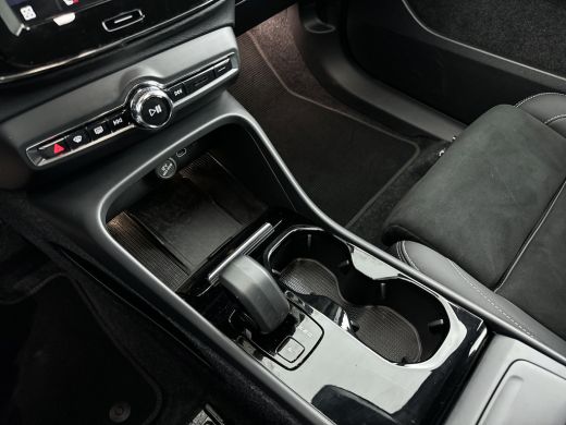 Volvo  XC40 Single Motor Extended Range Plus 82 kWh | 20" | Microtech / Nubuck bekleding | Getint glas ActivLease financial lease