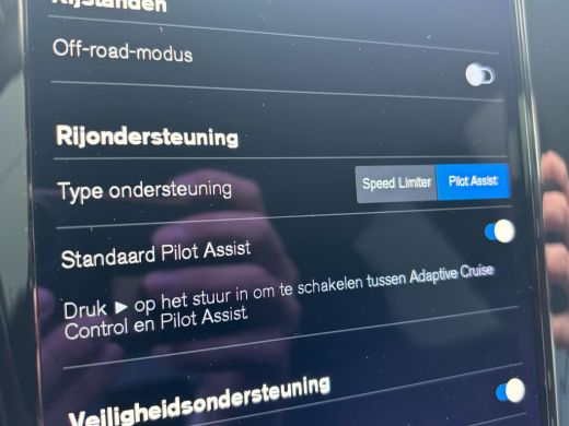 Volvo  XC60 B5 Plus Dark | Achterbank verwarmd | Achteruitrijcamera | Cruise control adaptief met Stop&Go en ... ActivLease financial lease